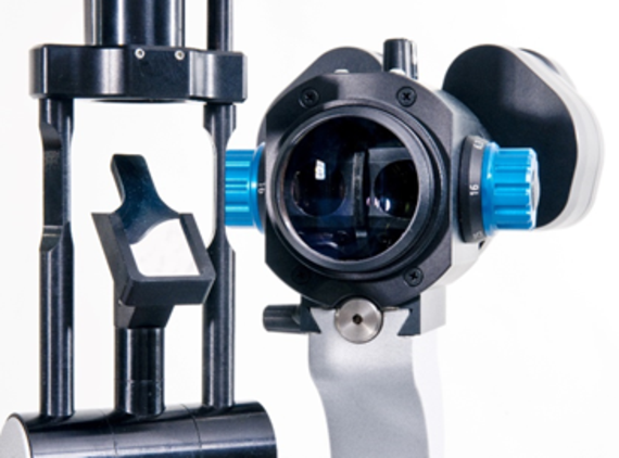 採用由 iglidur® 原料棒製成的軸承的顯微鏡臂