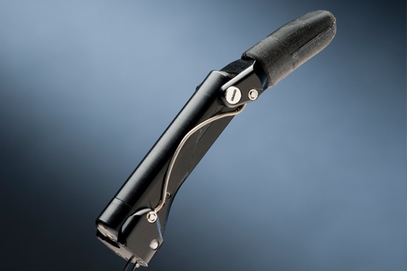 採用由 iglidur® 原料棒製成的客製軸承， Vincent System手指假肢