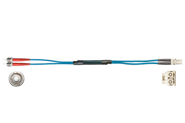 TPE 光纖電纜，可扭轉，連接器 A：ST，連接器 B：LC