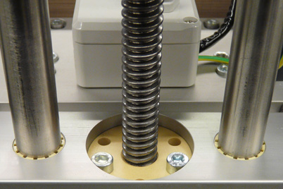 Liner left and right for shaft bearing, lead screw and nut centred for the drive.