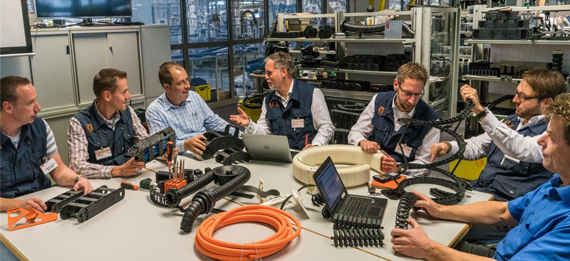 igus 工廠的 igus 員工