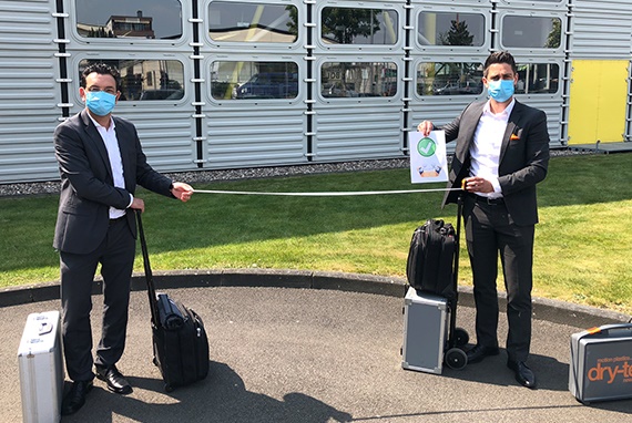 業務人員遵守防疫社交距離