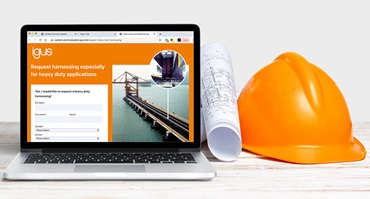 筆記型電腦、藍圖、防護頭盔