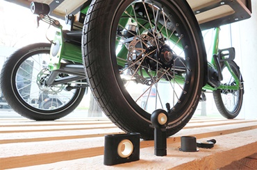 使用 iglidur 自潤乾式軸承和igubal桿端軸承的輕型載貨自行車