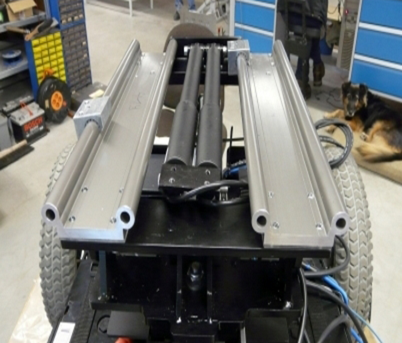 重型電動輪椅，帶 drylin® W 直線滑動軸承導軌