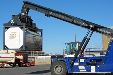 採用 igus® 拖鏈和 chainflex® 耐彎曲電線電纜的正面吊車機