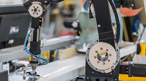 帶抽吸工具的 robolink® 機械爪臂