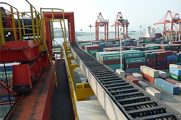 採用 igus® 拖鏈和 chainflex® 耐彎曲電線電纜的 RTS 起重機