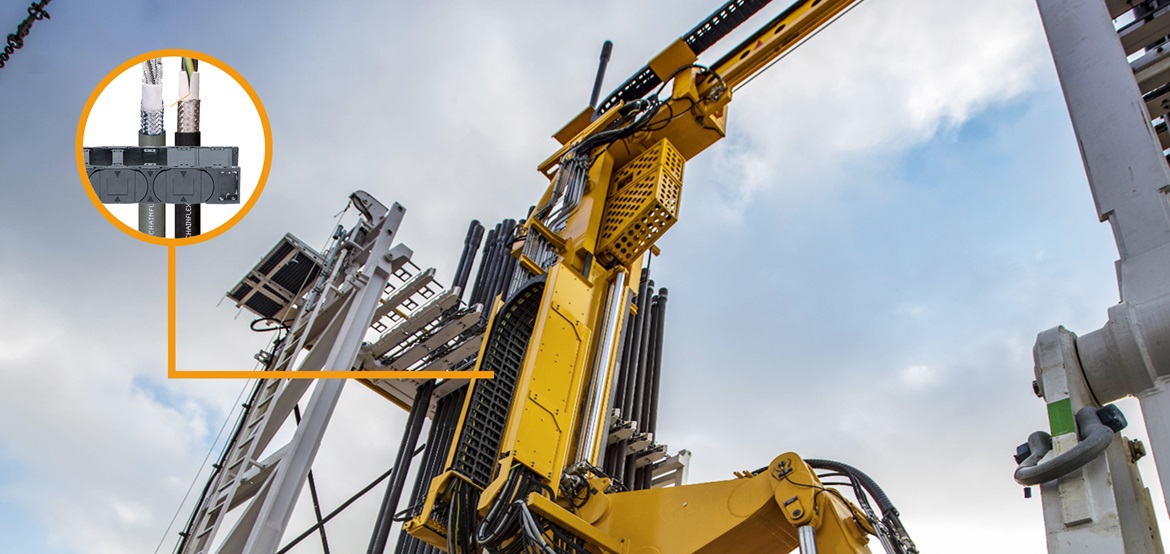 使用易格斯產品的管道搬運設備